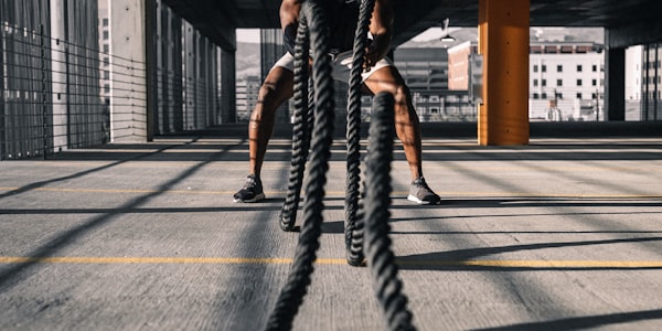 阿根廷队更衣室庆祝胜利的欢乐场景